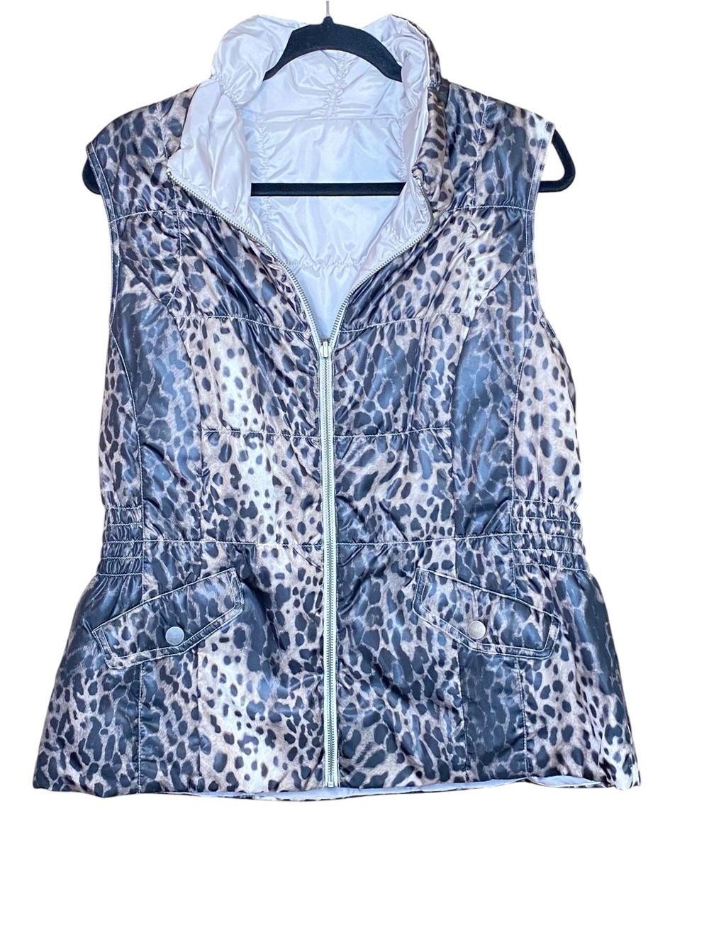 Chico's Reversible Puffer Vest Zenergy Leopard Print and Cream Both w Pockets Lg